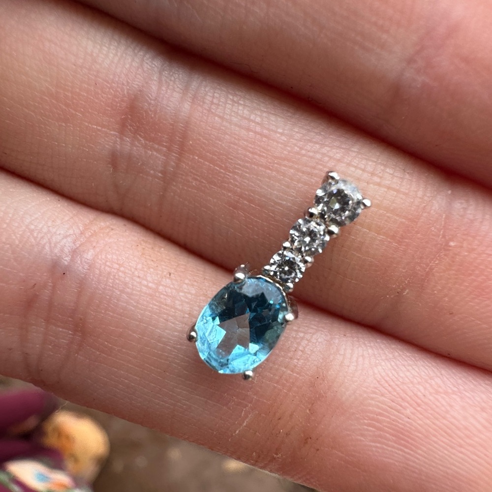 Solid sterling genuine blue topaz/goshenite pendant _super sparkly - Picture 10 of 16